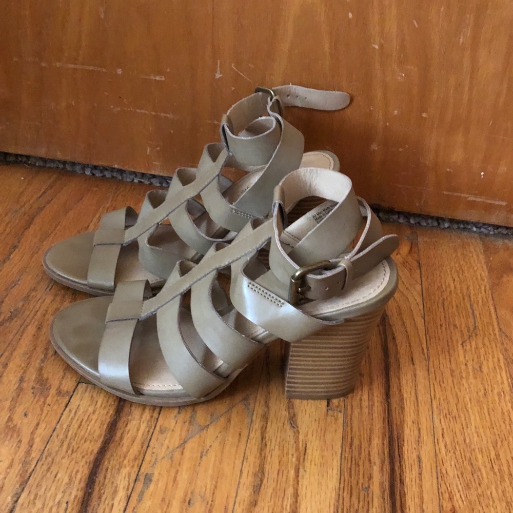 American eagle heels